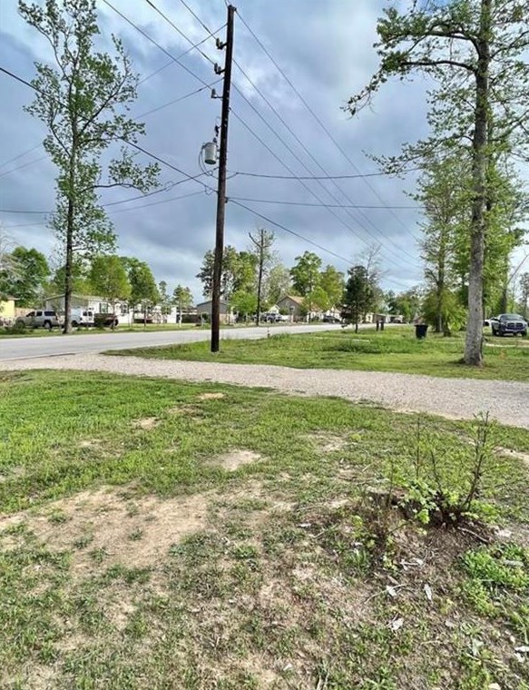 5918 Waukegan Rd, Conroe TX  77306-5870 exterior