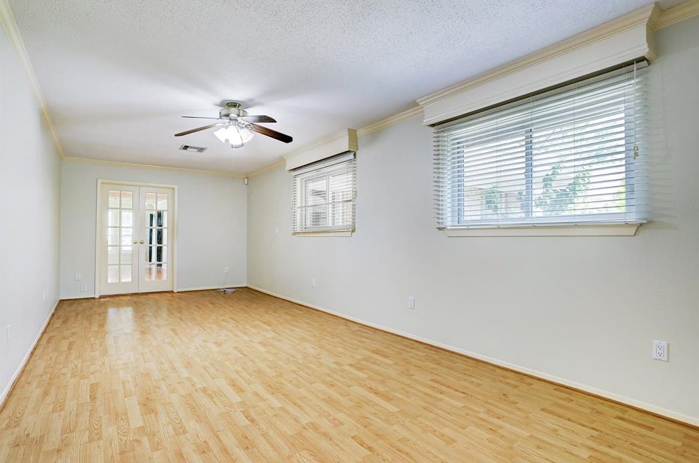 6022 Claridge Dr, Houston TX  77096-5825 exterior