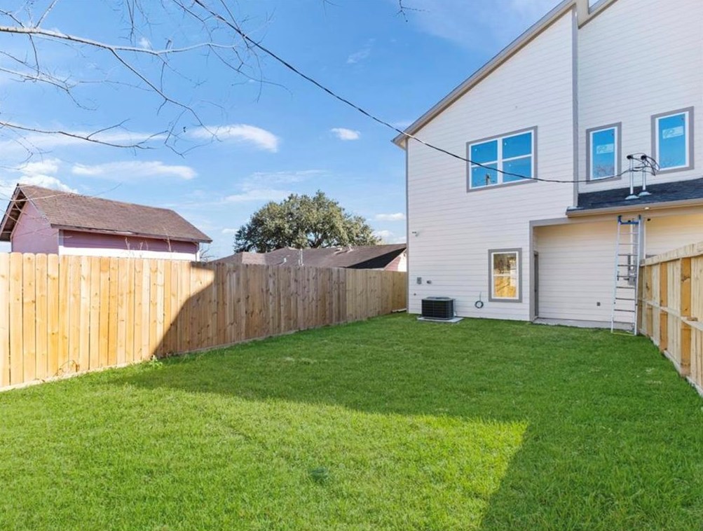 5031 Willow Glen Dr #a, Houston, TX 77033