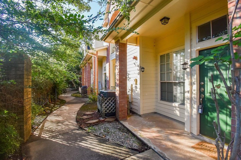 2710 Grants Lake Blvd #t8, Sugar Land, TX 77479