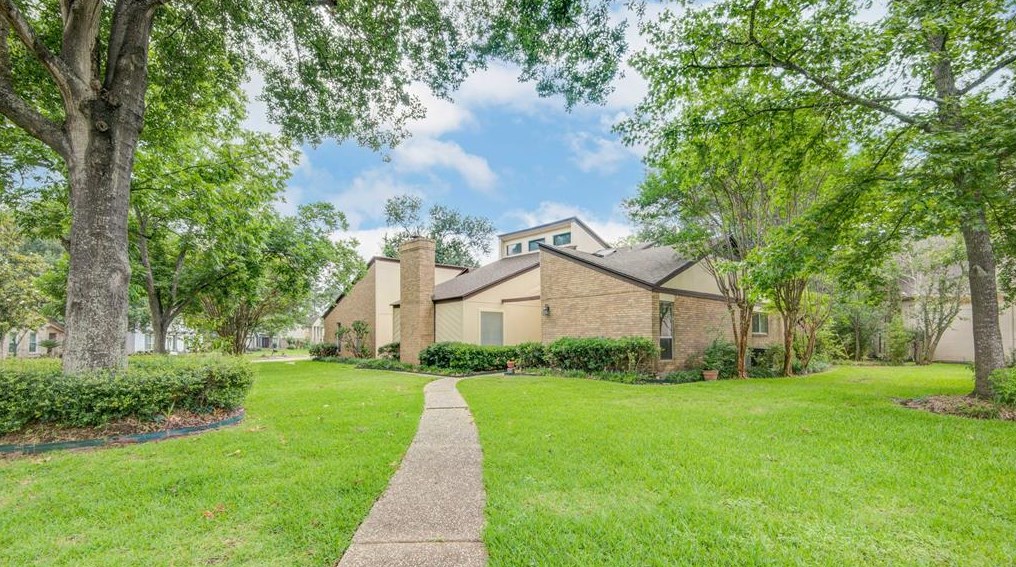 13103 Holston Hills Dr, Houston, TX 77069