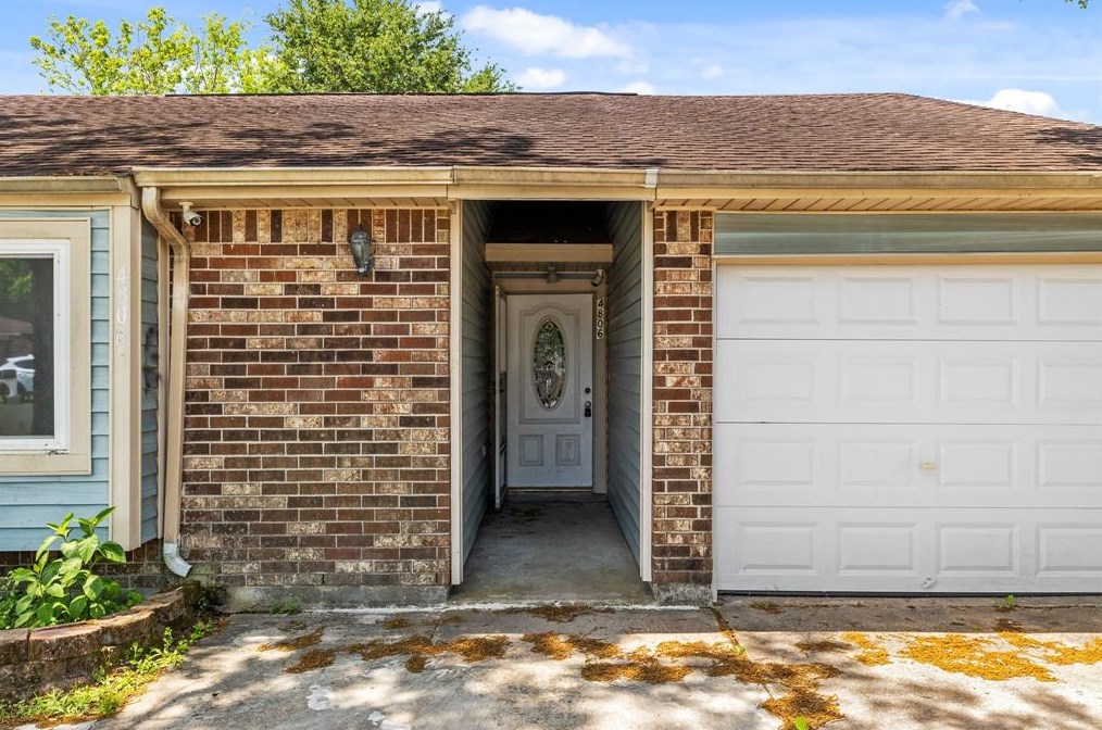 4806 Moody Reef Dr, Bacliff, TX 77518-2411