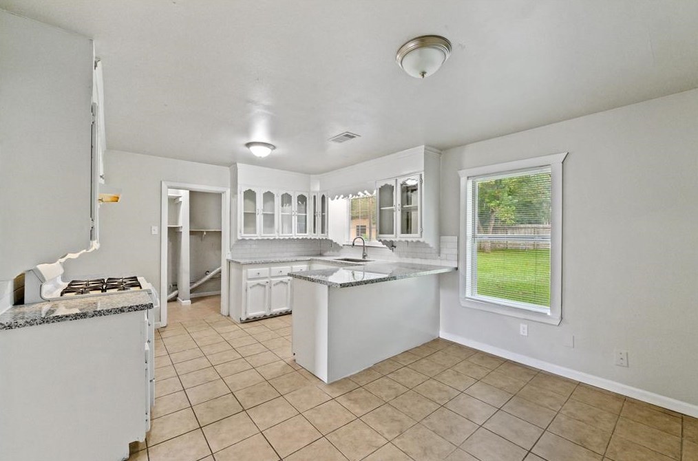 5316 Louise St, Baytown, TX 77521