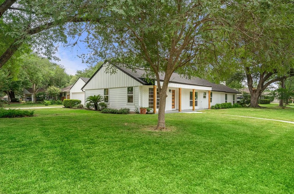 10613 Willowisp Dr, Houston, TX 77035-3519
