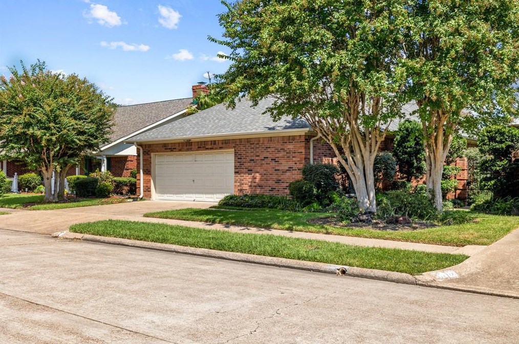 4514 Country Club Vw, Baytown, TX 77521-3041
