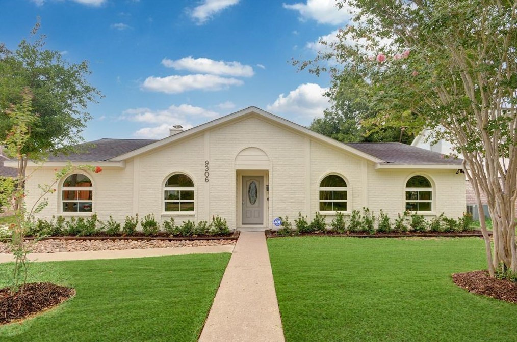 9306 Bankside Dr, Houston, TX 77031