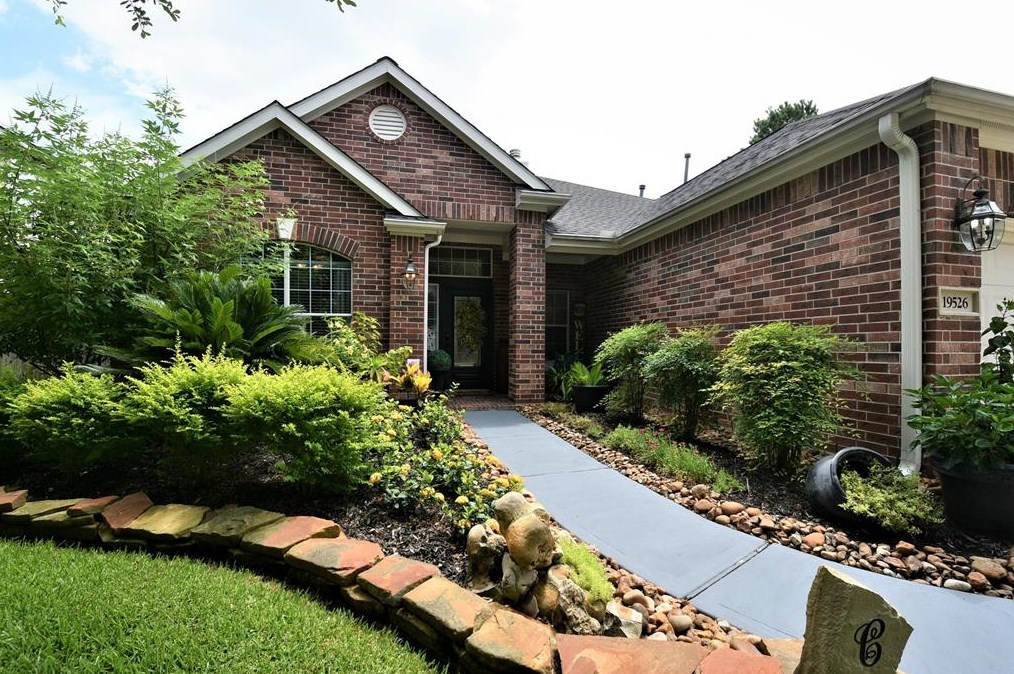 19526 Country Canyon Dr, Spring, TX 77388-2546