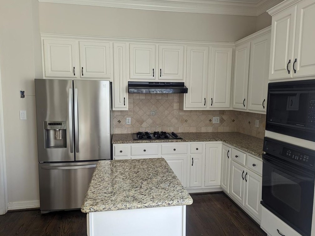 5913 Dolores St, Houston TX  77057-5666 exterior