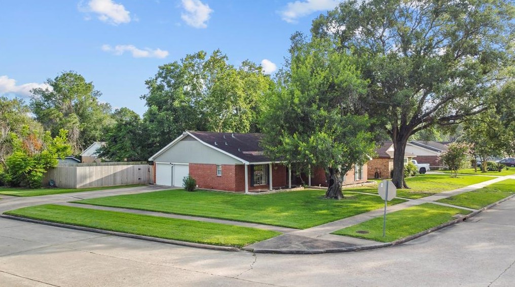 846 Beachcomber Ln, Houston, TX 77062-4204