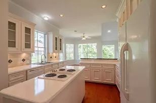 302 Woodside Ln, Montgomery, TX 77356 - Photo 2