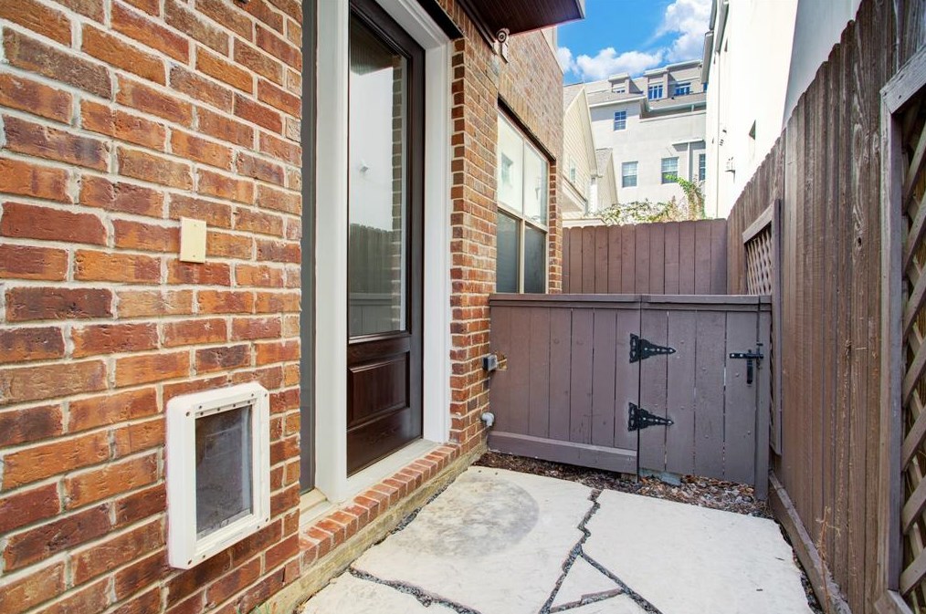 5312 Jackson St, Houston, TX 77004-5927
