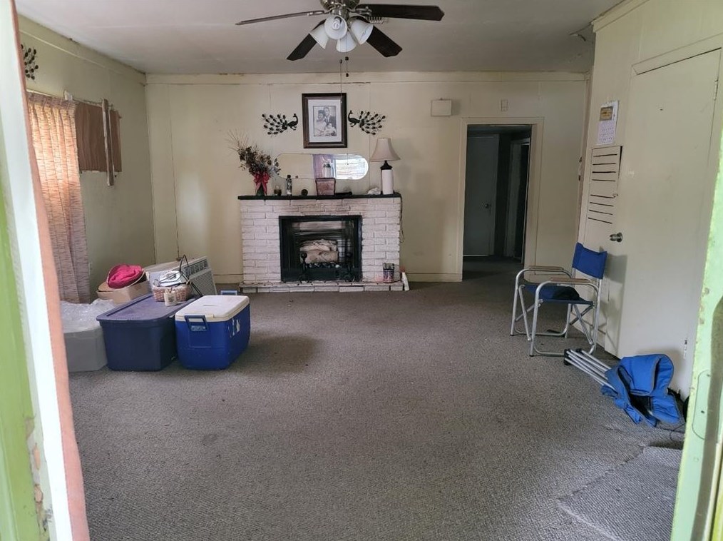 9422 Coffee St, Houston, TX 77033-4110