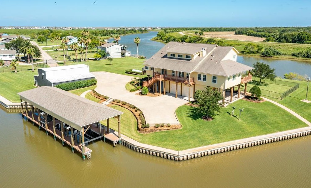 455 Creek Dr, Jones Creek, TX 77541-7620
