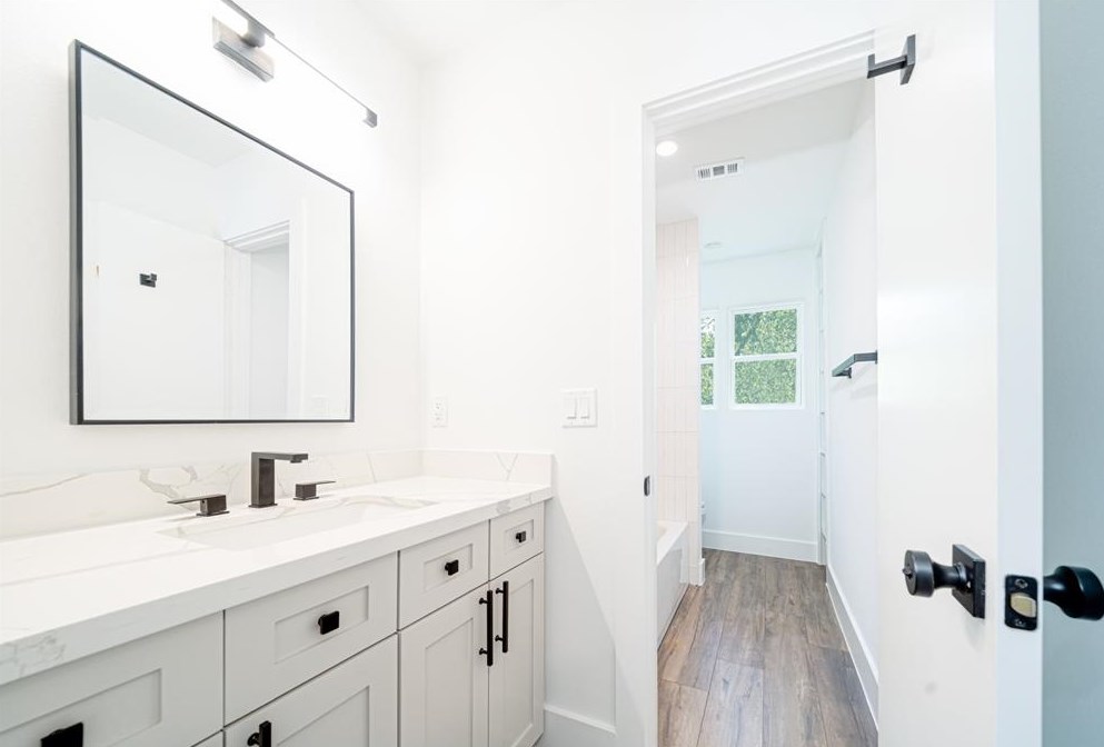 710 Worthshire St, Houston, TX 77008