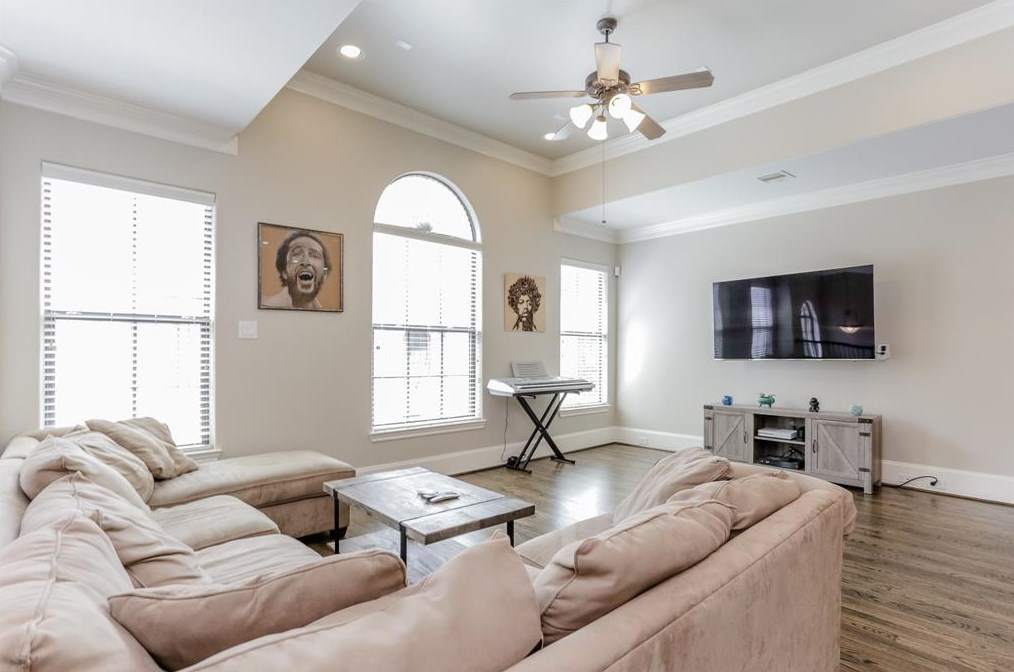 1367 Studer St, Houston, TX 77007