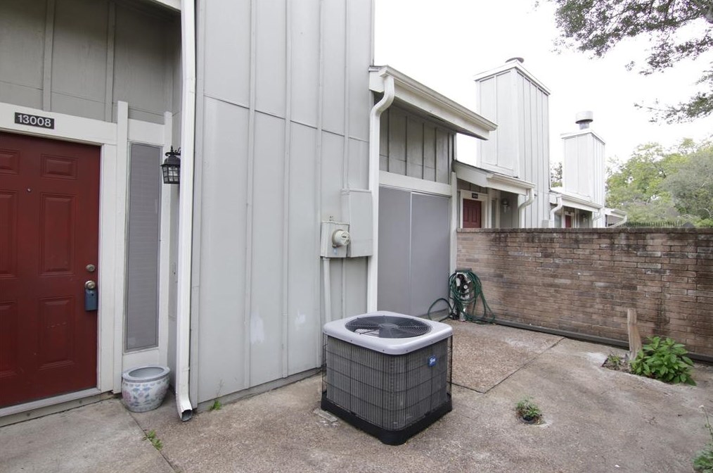 13008 Wirevine Ln, Houston TX  77072-2150 exterior