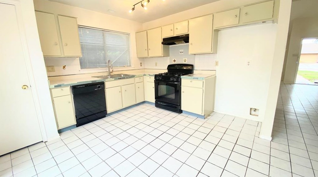 7303 Seton Lake Dr, Houston TX  77086-1740 exterior