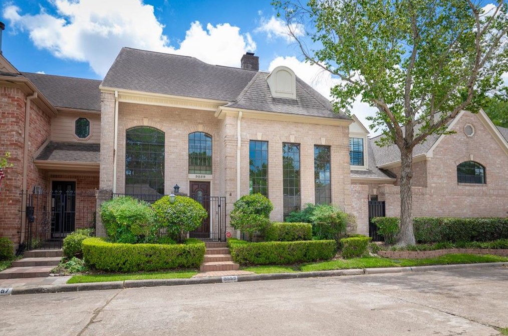9559 Doliver Dr, Houston, TX 77063