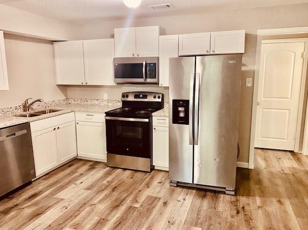 5606 Willow Glen Dr, Houston, TX 77033-2810