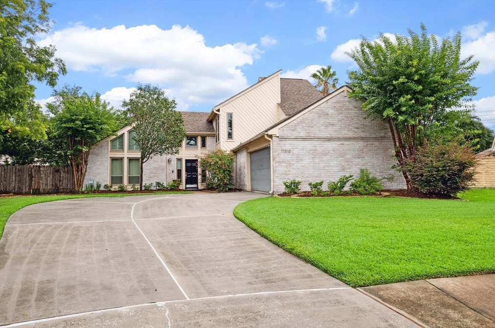 11310 Briar Rose Dr, Houston, TX 77077-6432