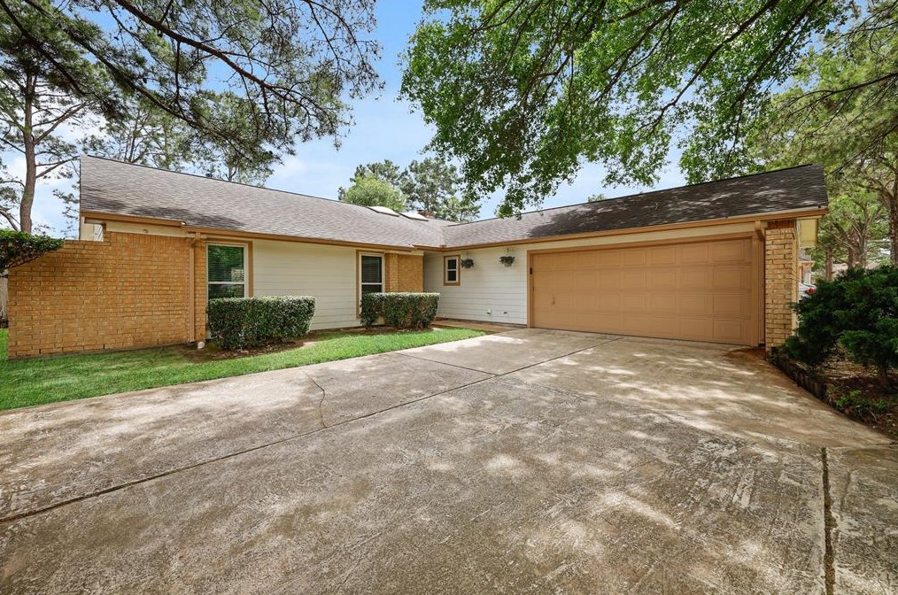 8122 Clover Gardens Dr, Houston, TX 77095-1836