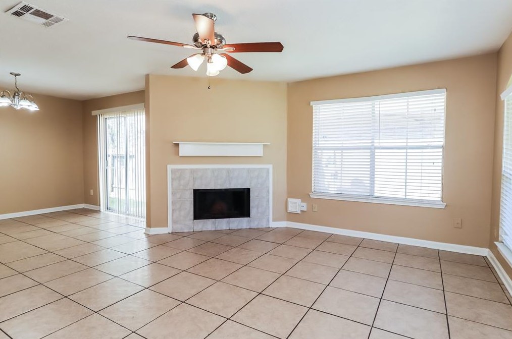 8807 Roaring Point Dr, Houston TX  77088-8058 exterior