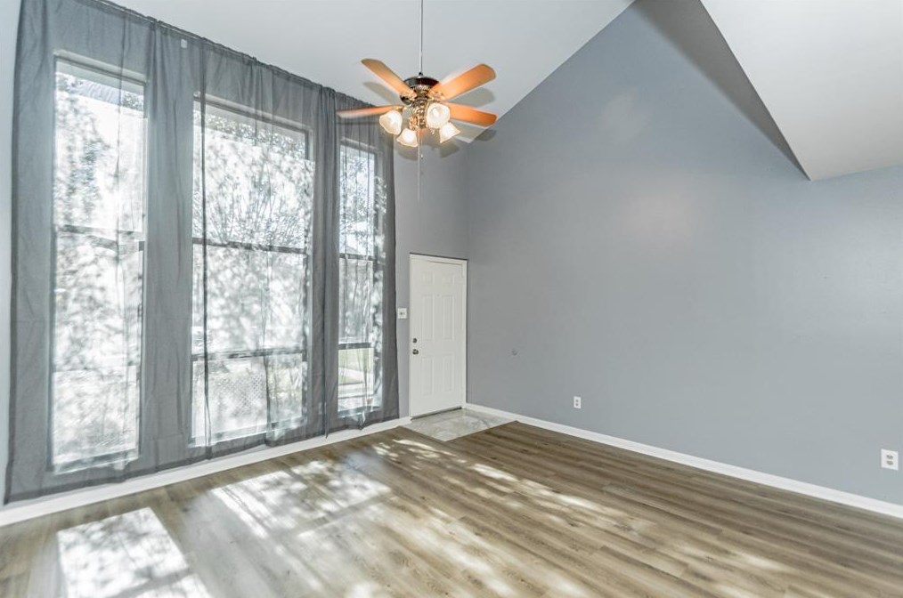 3911 Sunrise Dr, Morgans Point, TX 77571