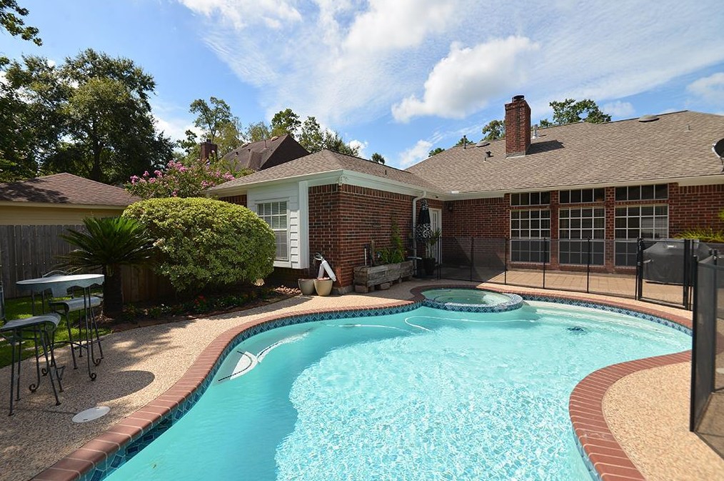 35 Smokestone Dr, Spring TX  77381-3833 exterior
