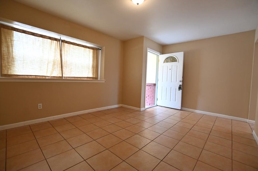 1607 W Donovan St, Houston, TX 77091