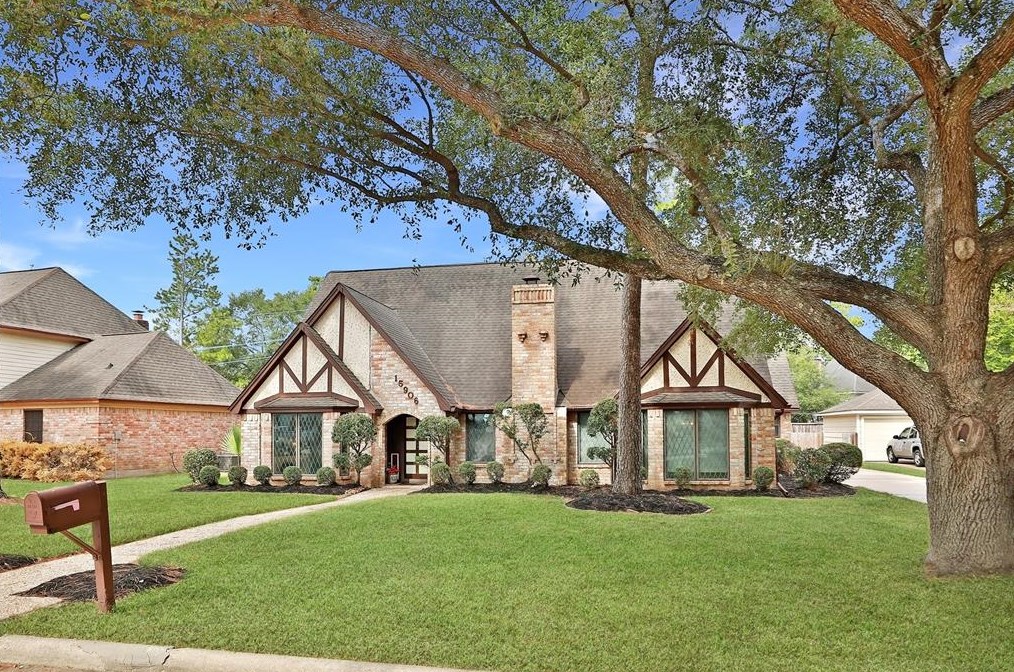 15906 Ripplewind Ln, Houston, TX 77068-1324