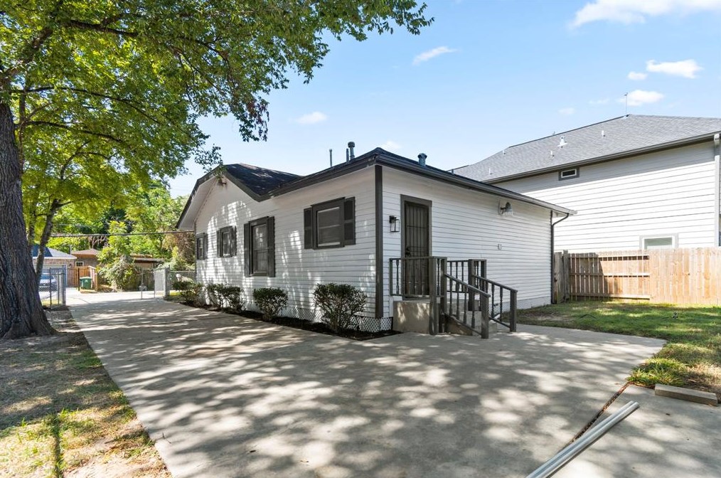 904 Mansfield St, Houston, TX 77091