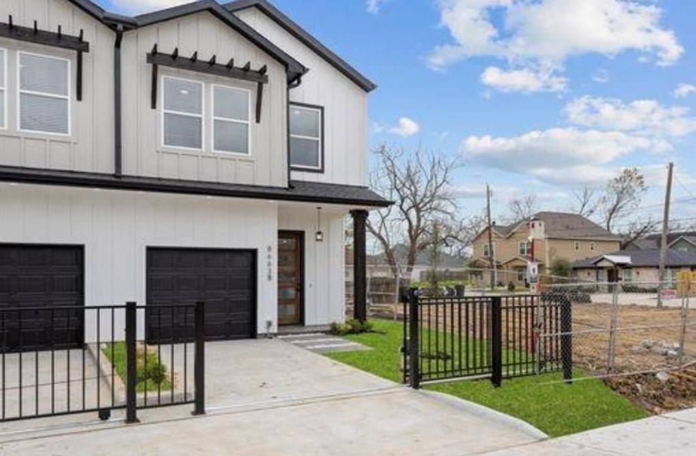 8663 Duane St #a, Houston, TX 77051