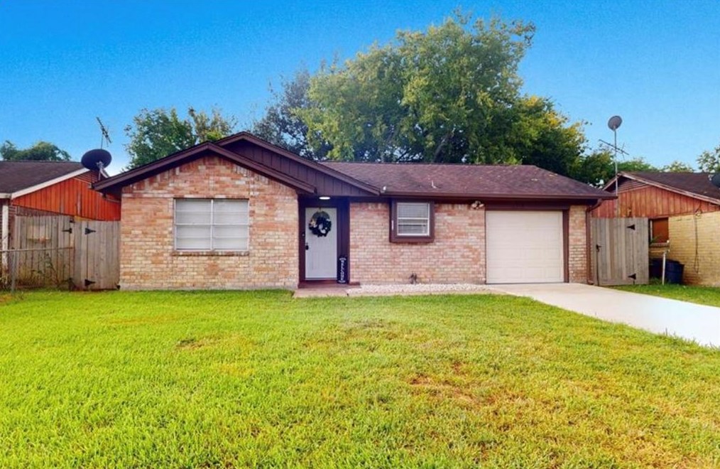 16918 Blairwood Dr, Houston TX  77049-1102 exterior