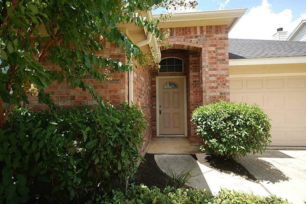 9518 Brackenton Crest Dr, Spring TX  77379-2817 exterior