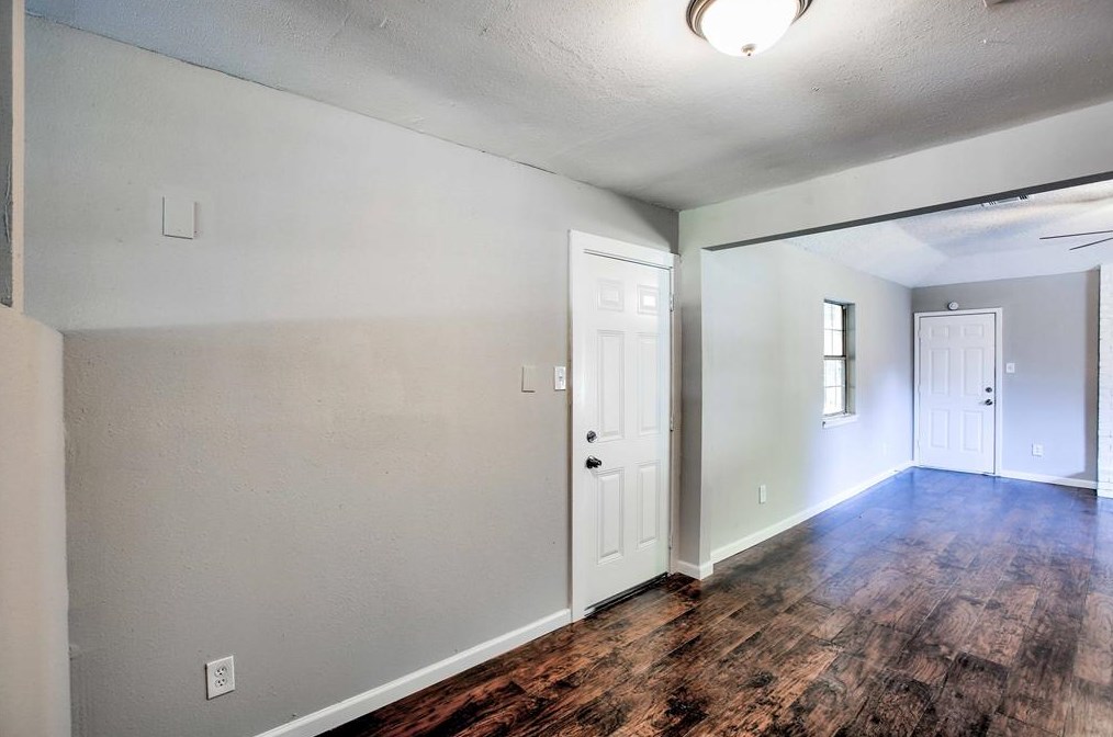 11210 Cheeves Dr, Houston TX  77016-2107 exterior