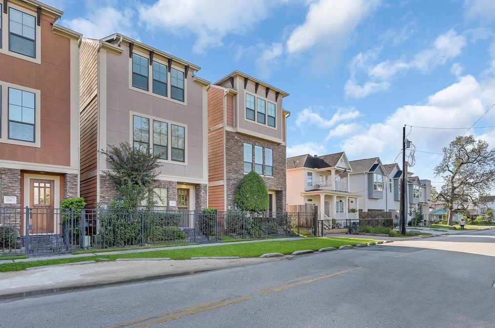 1046 23rd St, Houston, TX 77008-2406