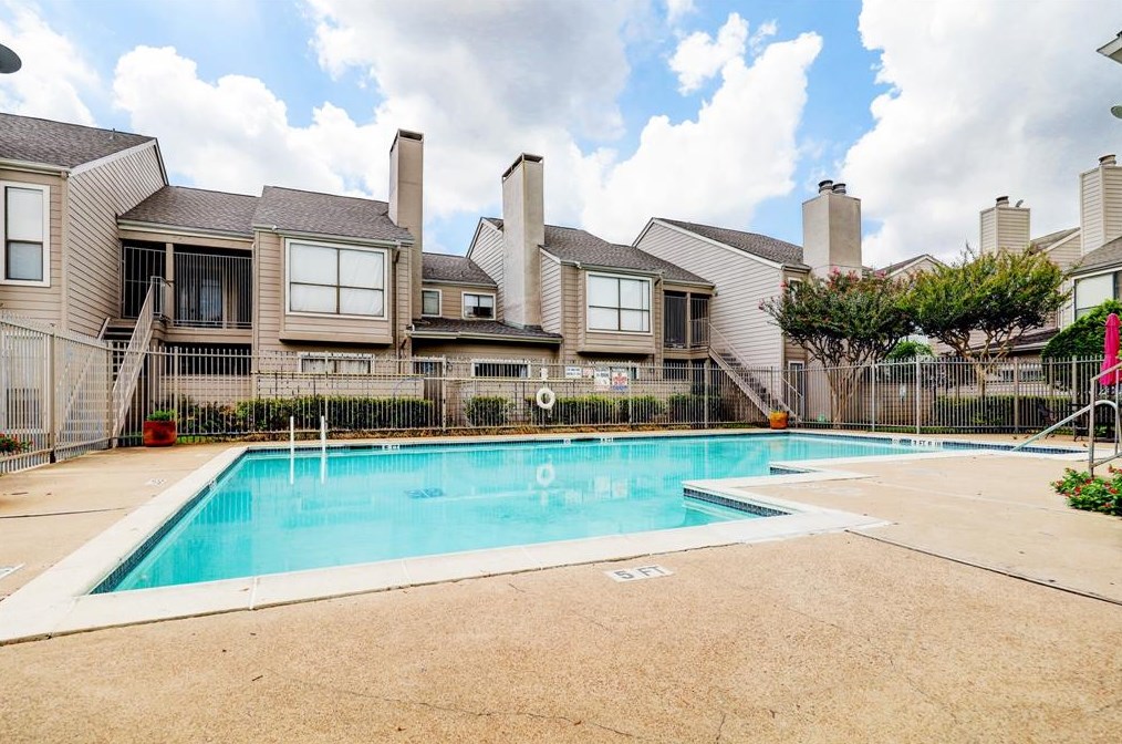 6701 Sands Point Dr, Houston TX  77074-3708 exterior