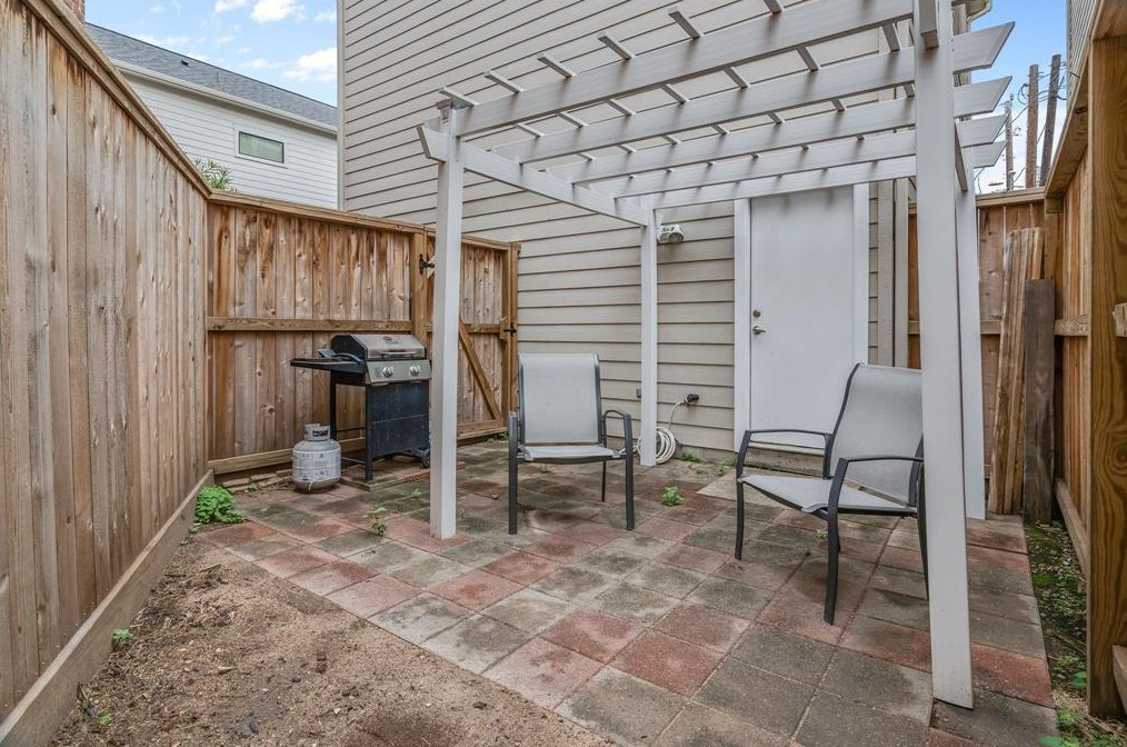 5207 Cornish St, Houston TX  77007-1943 exterior