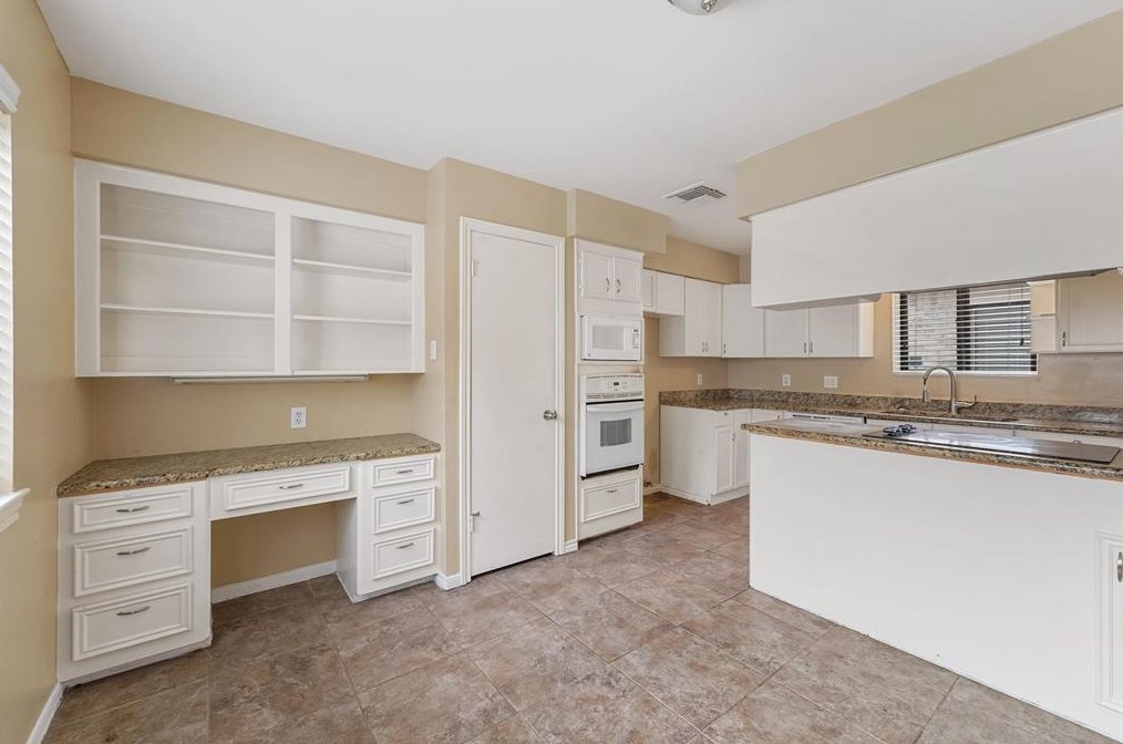 6014 Maywood Frst Dr, Houston TX  77088-2315 exterior