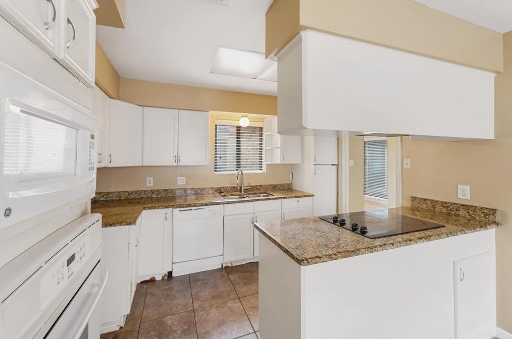 6014 Maywood Frst Dr, Houston TX  77088-2315 exterior