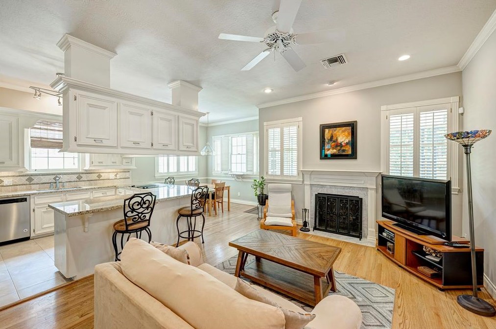 3928 Southwestern St, Houston TX  77005-3552 exterior