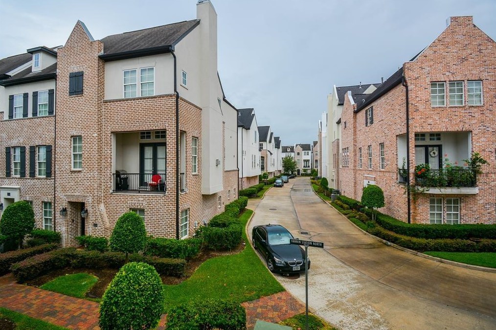 2029 Fannin Station N, Houston, TX 77045