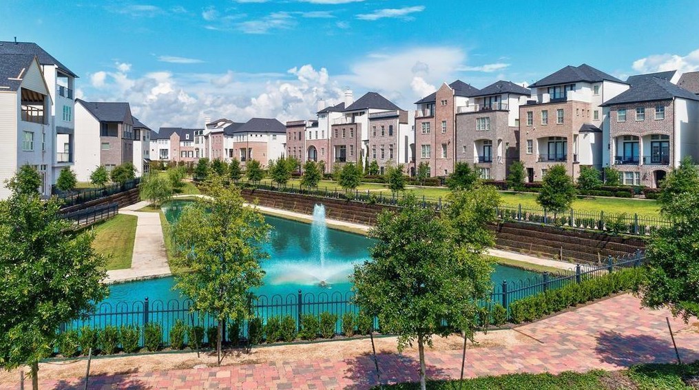 2029 Fannin Sta, Houston TX  77045-4657 exterior