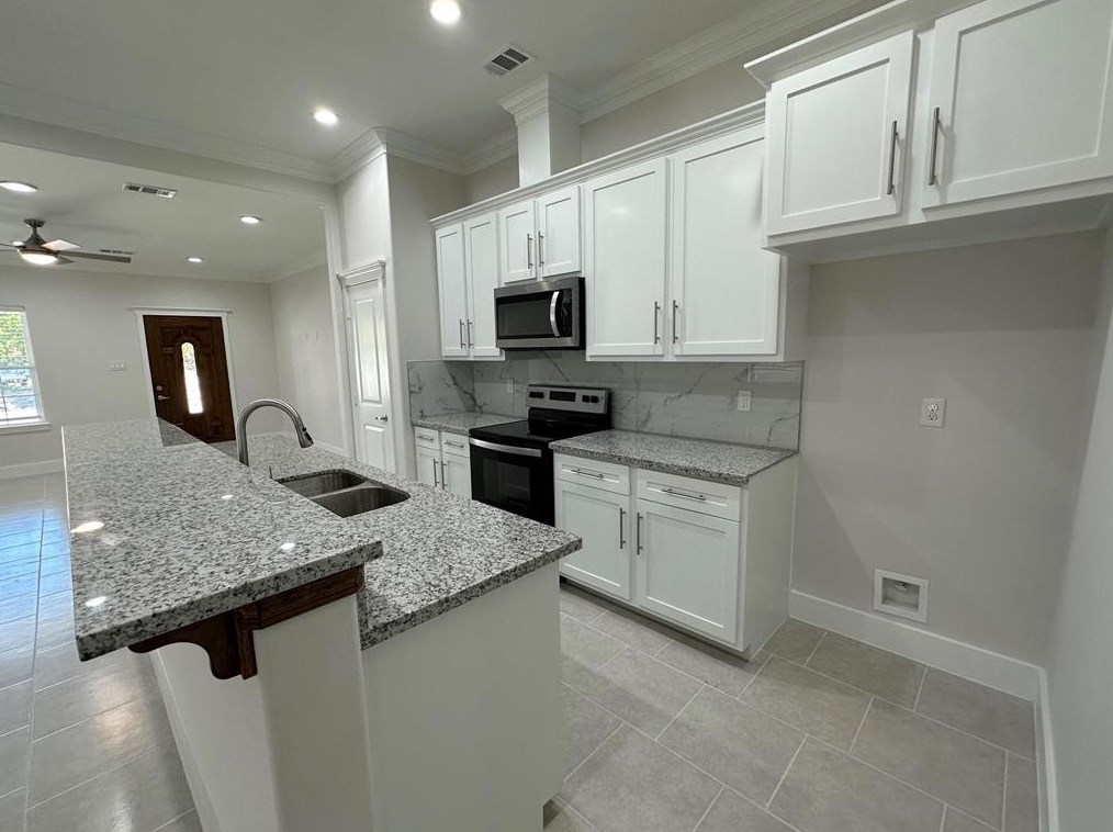 1209 Elm St, Baytown TX  77520-7952 exterior
