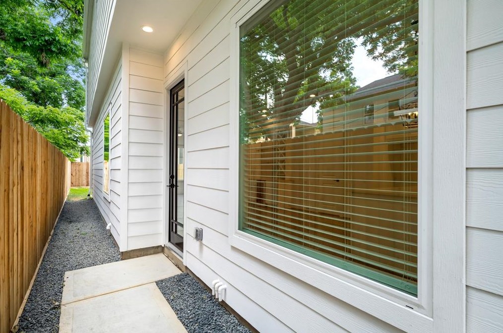 323 25th St, Houston, TX 77008-2002