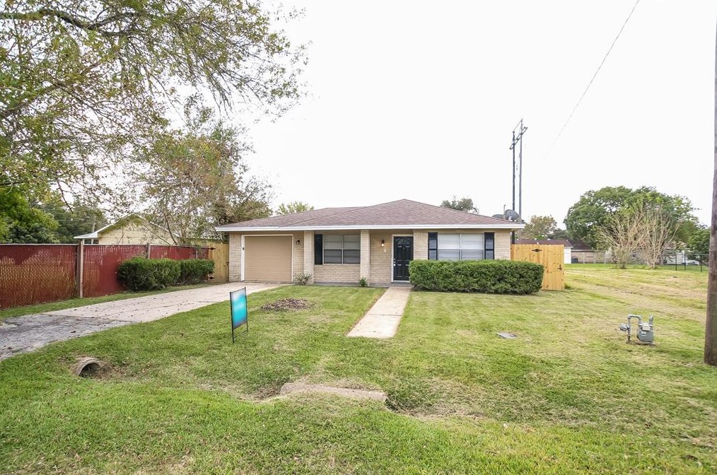 2401 Stonewall St, La Marque, TX 77568