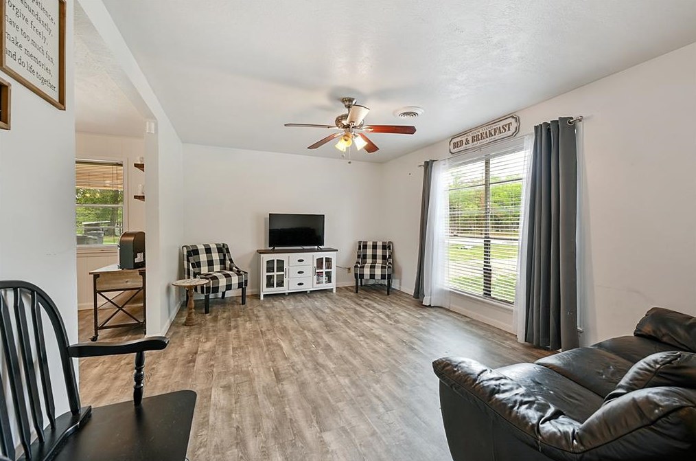 513 Redbud St, Caldwell, TX 77836-5228