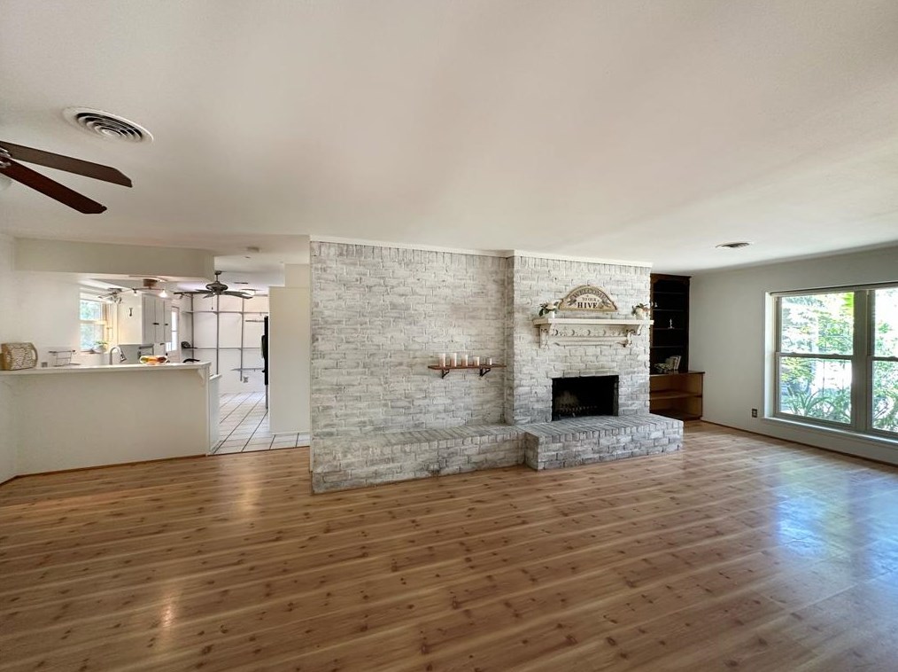1911 Manila Ln, Houston, TX 77043