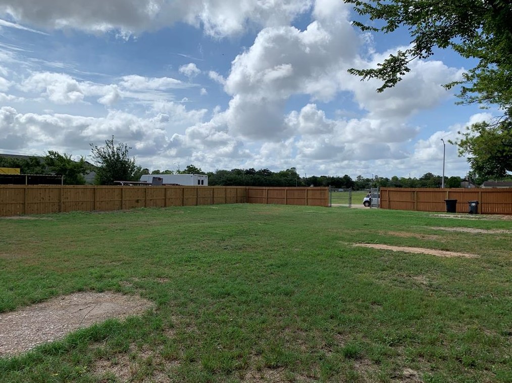 11906 Moonmist Dr, Houston TX  77072-1243 exterior