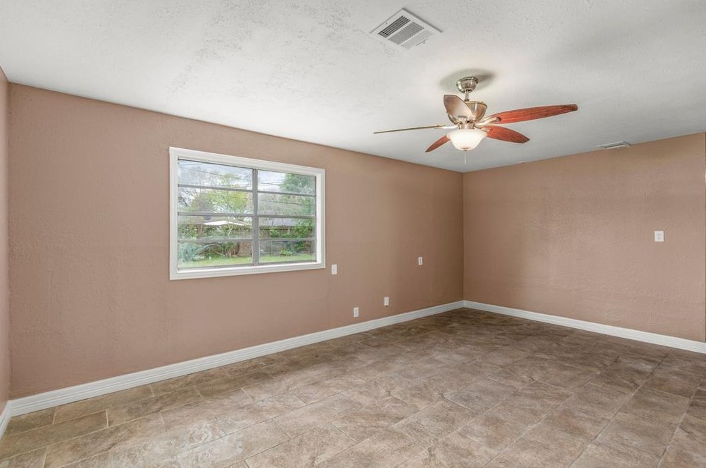 206 Arnett Ln, Houston, TX 77037